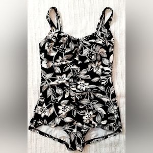 Vintage Rose Marie Reid floral neutral swimsuit. Size 16.